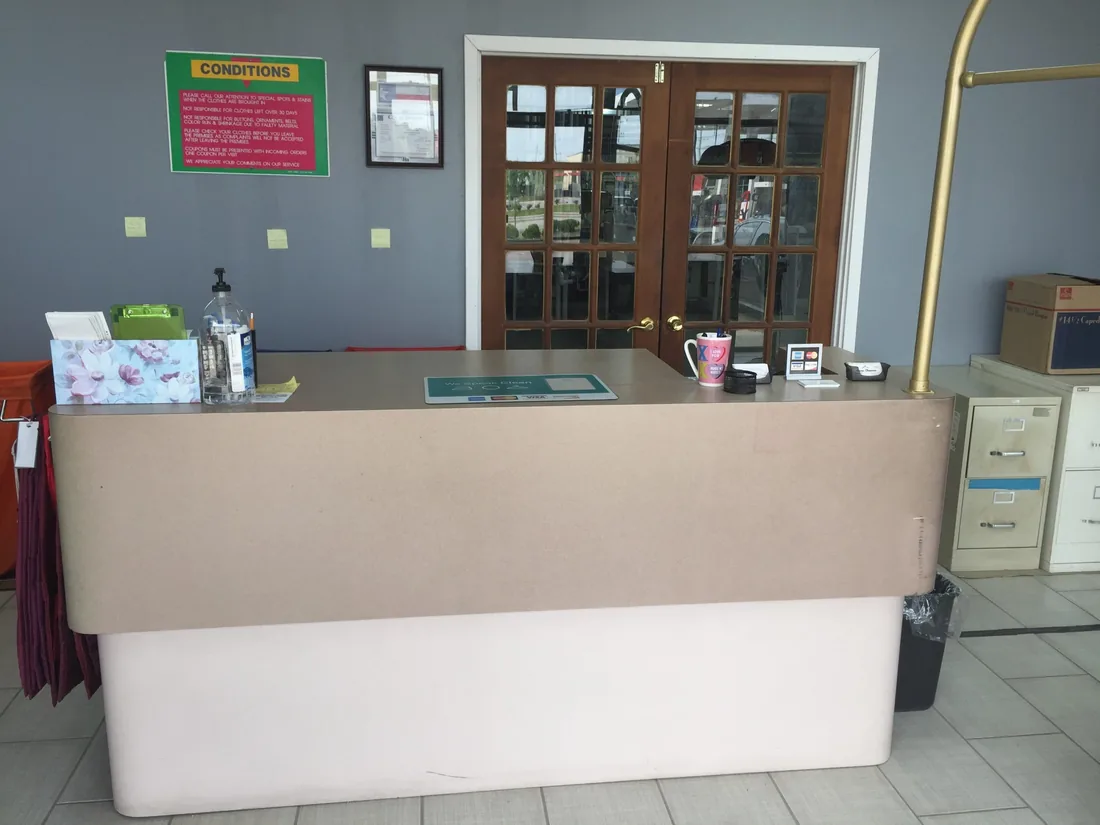 Order intake counter with tagging station